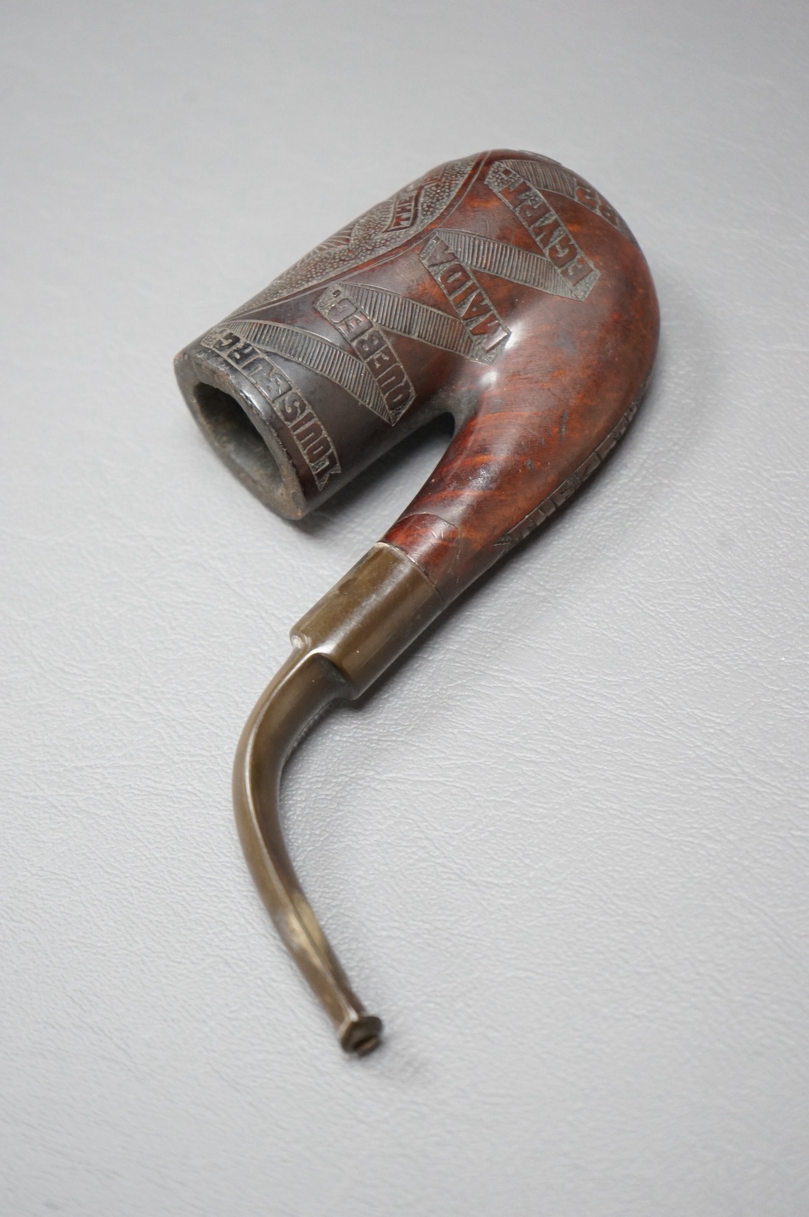 A briar and horn Boer War related smoker’s pipe, engraved with the crest for the 35th Royal Sussex regiment, together with a list of major battles and dated 1882 and 1900-02, with the initials GS to the base of the bowl.